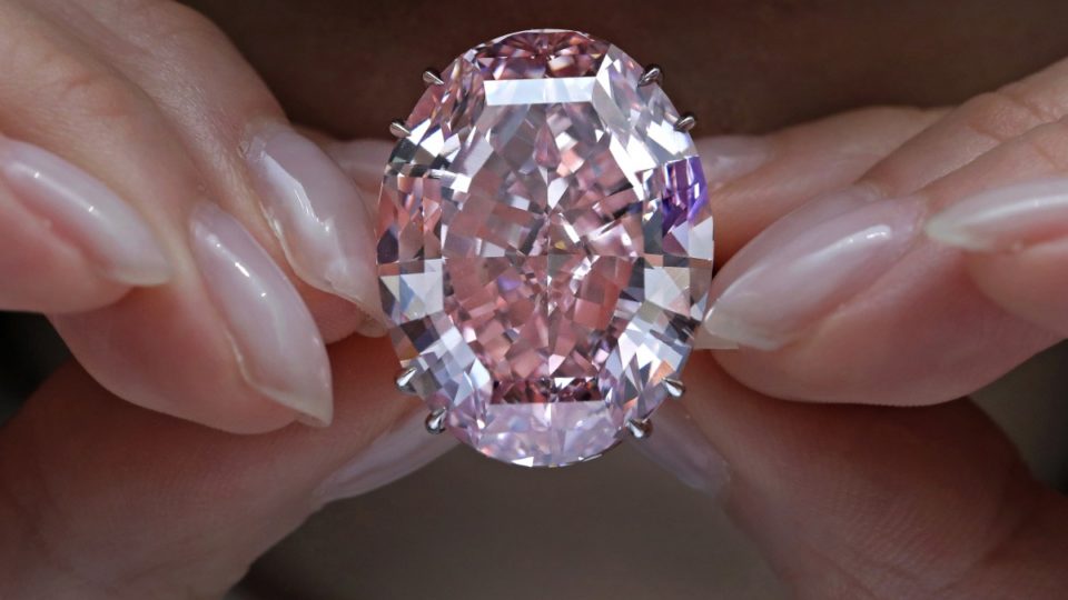 周大福4.9億拍下“粉紅之星”，刷新世界紀錄｜美通社頭條