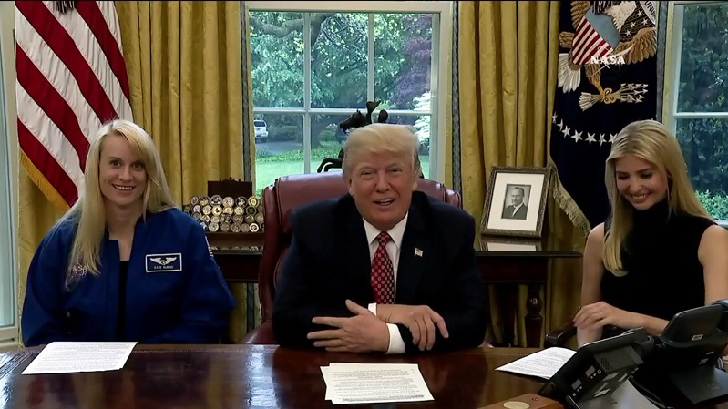 特朗普與女宇航員通話，四個字引發(fā)爆笑｜美通社頭條