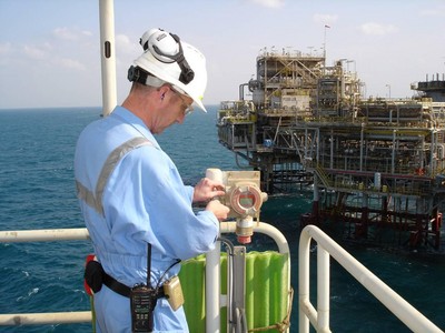 海上作業(yè)平臺(tái)，固定式氣體及火焰檢測(cè)儀的使用，能夠檢測(cè)平臺(tái)常見可燃?xì)怏w及有毒性氣體，監(jiān)控平臺(tái)整體安全