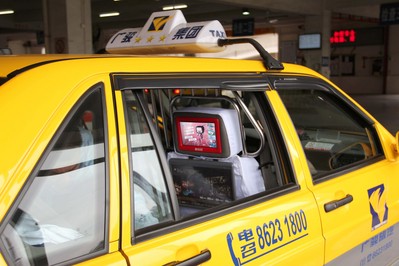 廣駿集團(tuán)的出租車將會安裝觸動傳媒最新的第4.1代互動熒屏，相比前幾代熒屏，觸感更靈敏，系統(tǒng)反應(yīng)更快