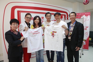 隨著越來越多社會(huì)明星及獻(xiàn)血達(dá)人的加入，相信無償獻(xiàn)血人群數(shù)量將有新的突破