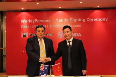 左：沃利帕森中國區(qū)總裁邱鴻；右：上海燕達建設公司總裁雷建民
