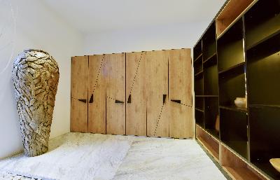 MX M90建構(gòu)系列
建構(gòu)主義如包豪斯主張藝術(shù)與技術(shù)結(jié)合，風(fēng)格派主張抽象和簡化，因而，平面、直線、矩形成為此家具設(shè)計的支柱，黑色增加了家具的視覺立體感，有力的線條劃過平面，有如琴鍵，彈奏美麗的樂章…… 