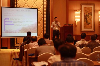 德國萊茵TUV大中華區(qū)輕工產品服務部總監(jiān)奚方立于2013中國制漿造紙業(yè)產業(yè)發(fā)展高峰論壇發(fā)表演講