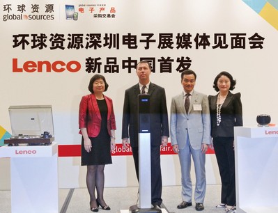 主辦方環(huán)球資源首席執(zhí)行官區(qū)乃光先生（右二）與參展商代表 Lenco 首席執(zhí)行官 Kresimir Secak 先生（左二）、環(huán)球資源中國(guó)內(nèi)貿(mào)發(fā)展部副總裁任麗峰女士（左一）及環(huán)球資源企業(yè)事務(wù)副總裁蘇慧雯女士（右一）在“2013環(huán)球資源深圳電子展暨 Lenco 新品中國(guó)首發(fā)媒體見面會(huì)”上合影。