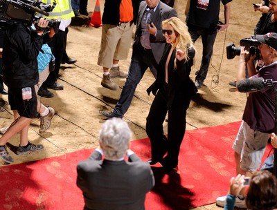 2013年9月17日，歌星小甜甜布蘭妮在拉斯維加斯宣布其在好萊塢星球度假酒店的駐演活動以后，向粉絲揮手致意