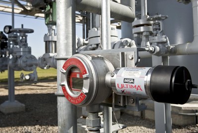 某化工廠生產(chǎn)管線上安裝的梅思安（MSA）在線式檢測(cè)儀，做好第一重防護(hù)