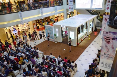 數(shù)百名單身男女齊聚沈陽商業(yè)城 “克拉女人，珍愛相擁”