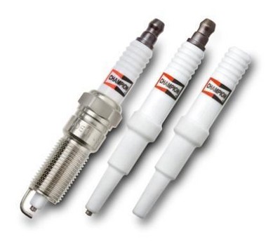 與之前的火花塞設(shè)計相比，輝門最新研制的SureFire Plus<br />陶瓷材料能夠承受更高電壓，進(jìn)而增加缸壓，<br />從而提高發(fā)動機性能和燃油效率，同時減少CO2排放量。