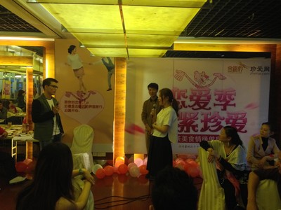 戀愛季抱緊珍愛網(wǎng)活動(dòng)現(xiàn)場，單身男女互訴心聲