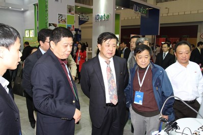 眾領(lǐng)導(dǎo)親臨展覽會(huì)現(xiàn)場(chǎng)調(diào)研、指導(dǎo)