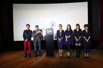 圖片1 Lee《好奇不滅》微電影發(fā)布會(huì)新聞?wù)掌?發(fā)布現(xiàn)場(chǎng)主創(chuàng)人員合照(1) (何昊文、葉念琛、張歆藝、盛朗熙、連詩(shī)雅、雷琛瑜)