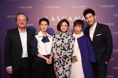 LASCANA大中華區(qū)執(zhí)行長、OTTO集團董事會成員兼Hermes Europe全球CEO Hanjo Schneider先生、LASCANA大中華區(qū)執(zhí)行長Sonja Chen小姐攜手袁詠儀，安以軒和高以翔