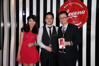 左起谷得科技營銷總經(jīng)理黃承娟、紅桃網(wǎng)媒體公關(guān)總監(jiān)任志炯、遠(yuǎn)古控股集團(tuán)肖溪